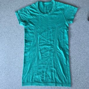 Lululemon Swiftly Tech Short Sleeve Sz 4